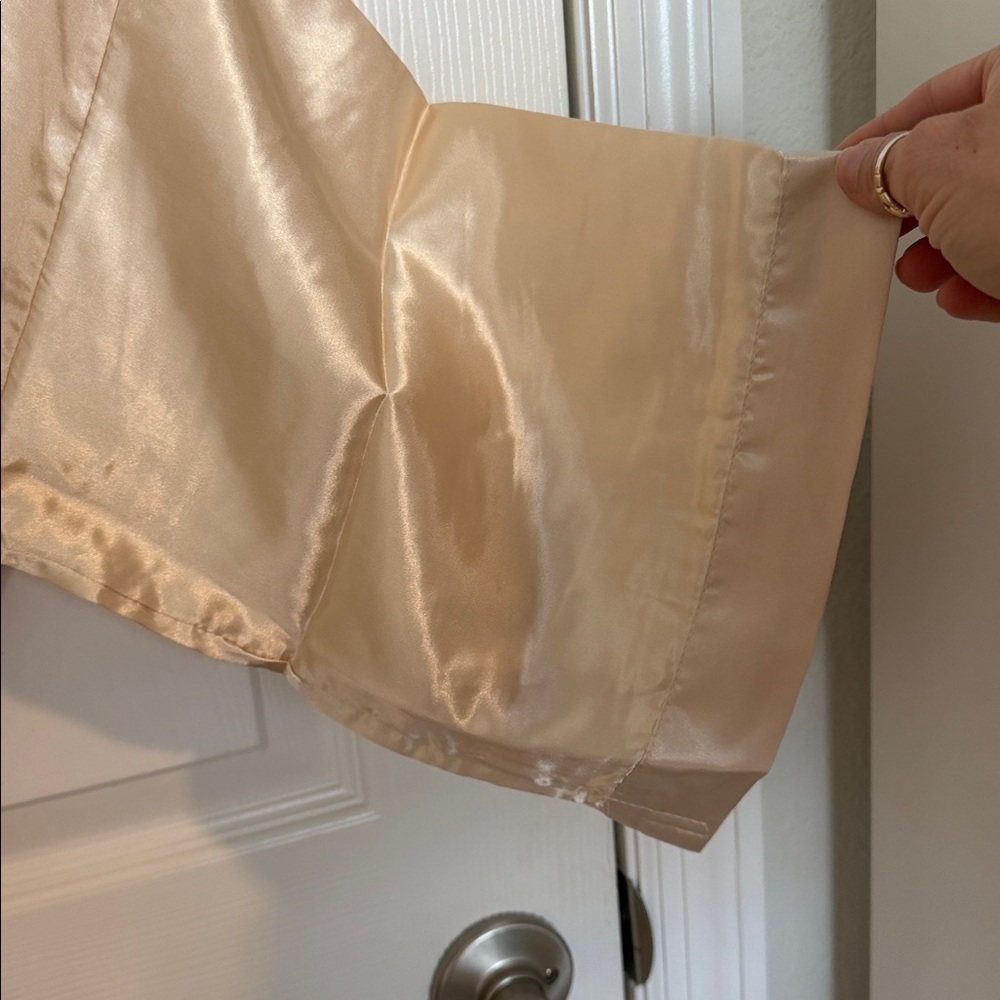 Elegant Champaign color kimono style Satin Robe. New. Never been worn L pockets - Picture 5 of 5